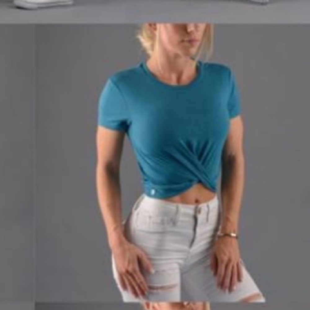 Buffbunny knotty top size small in blue